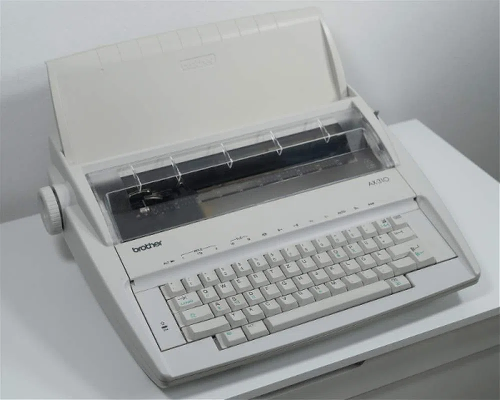 Brother AX310 Portable Schreibmaschine