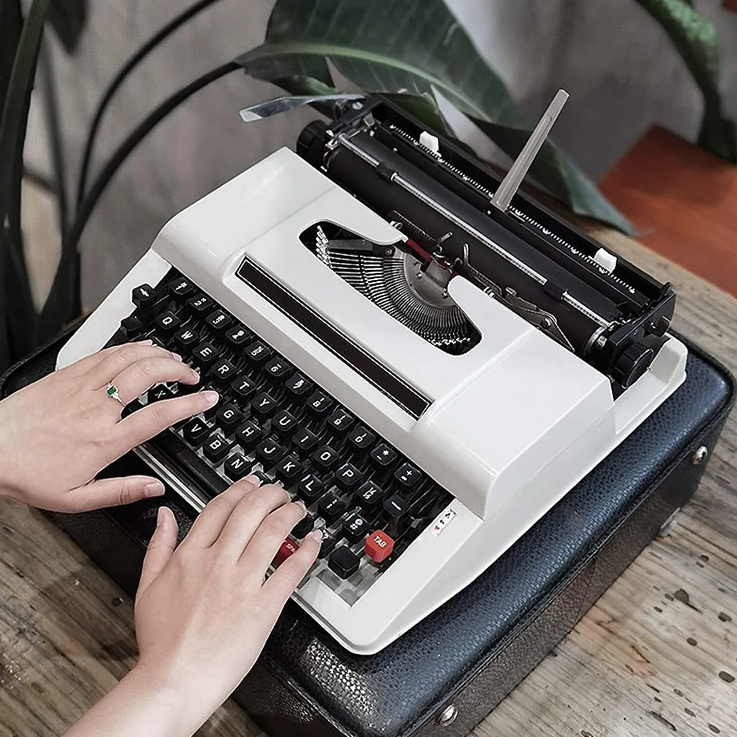 Vintage-Schreibmaschine für den normalen Gebrauch, Retro manuelle-Schreibmaschine, geeignet zum Schreiben von Romanen in den Tiefen des Dschungels, nostalgische Retro-Schreibmaschine