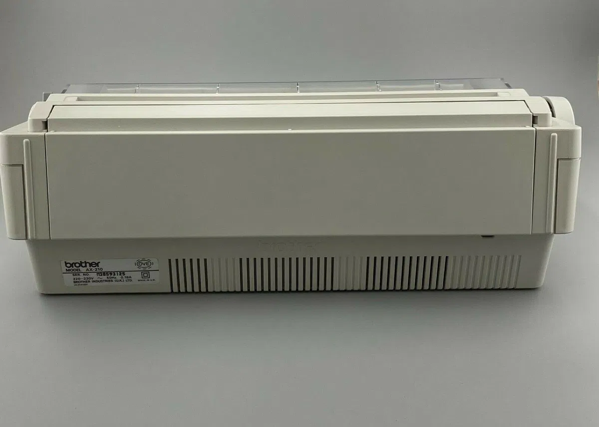 Brother AX-210 elektrische Schreibmaschine mit Korrektur