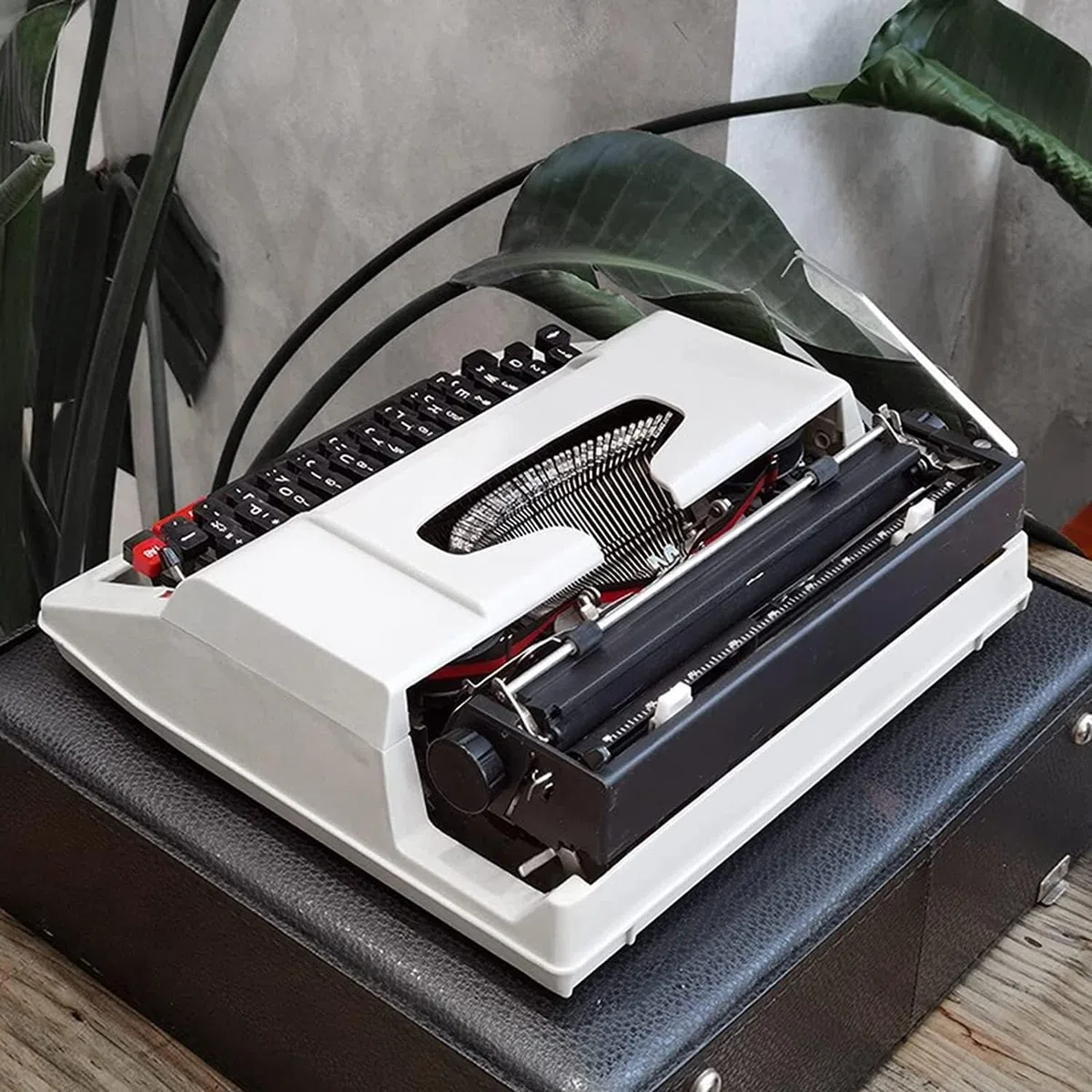 Vintage Schreibmaschine Modell,Elektrische Schreibmaschine mit Korrektur,Tragbare Retro manuelle Schreibmaschine,für Notizen oder Briefe oder kreatives Schreiben,literarisches,White